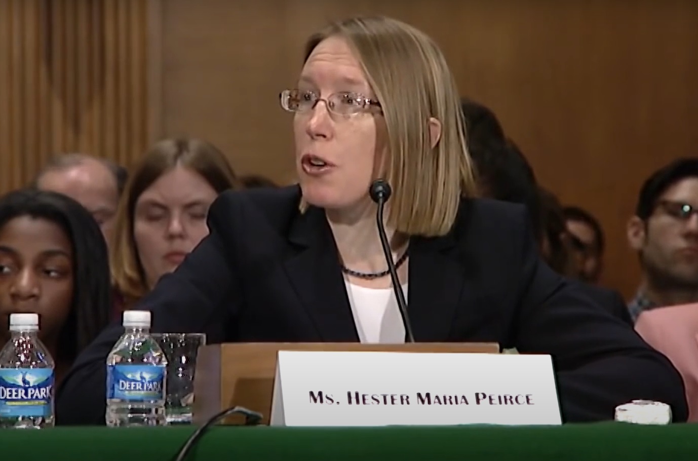 Tego jeszcze nie było. Komisarz SEC krytykuje agencję za brak przejrzystości w przepisach kryptowalutowych