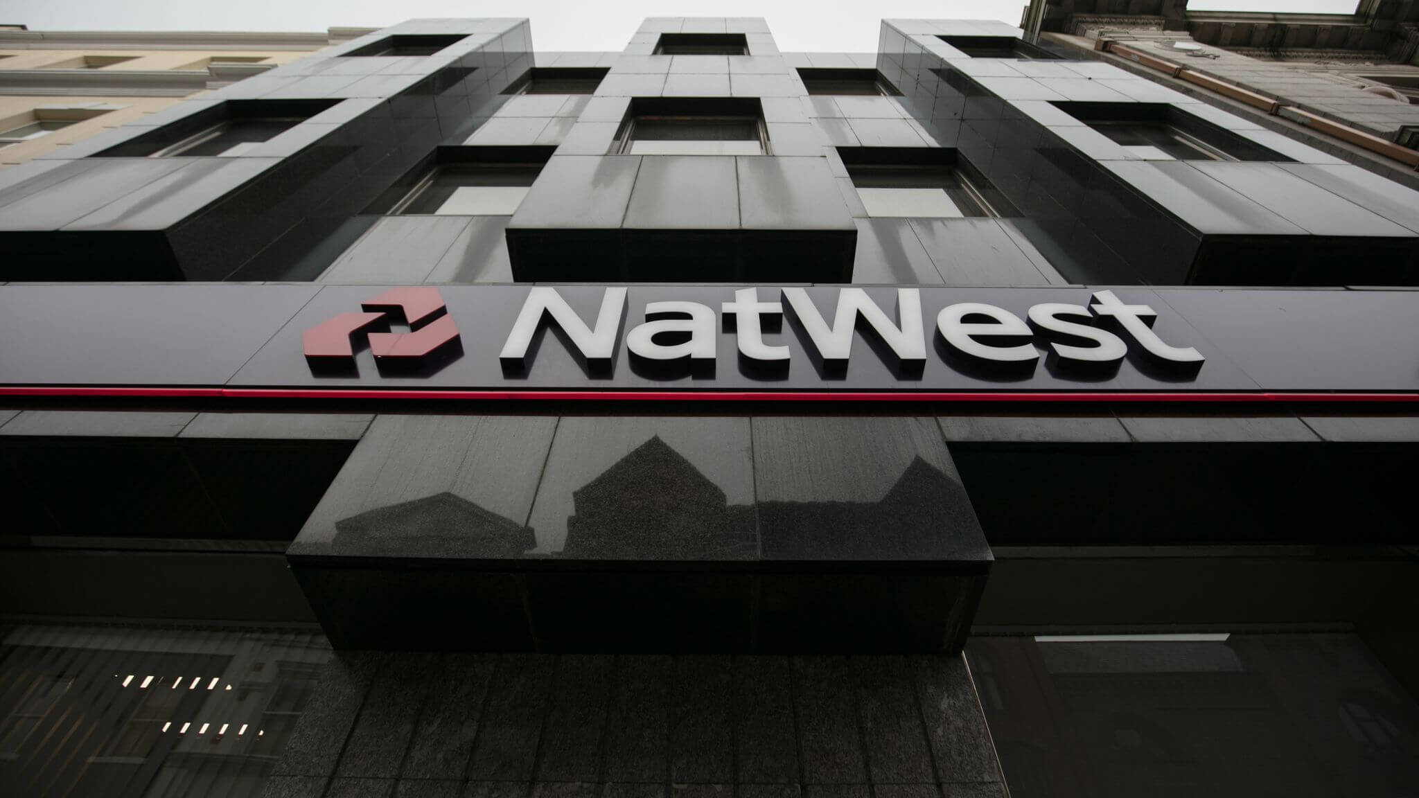 „Lepsi od ciebie zdecydują, co wolno ci kupić za własne pieniądze”. Kolejny bank uzurpuje sobie bezprawną władzę, blokuje transfery krypto