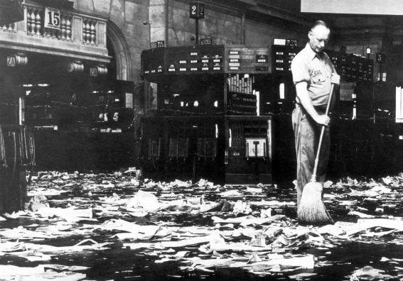 Stratedzy z JP Morgan: Strzeżcie się kaskadowego krachu. „Światła zgasną. Dziwne ruchy na rynku”