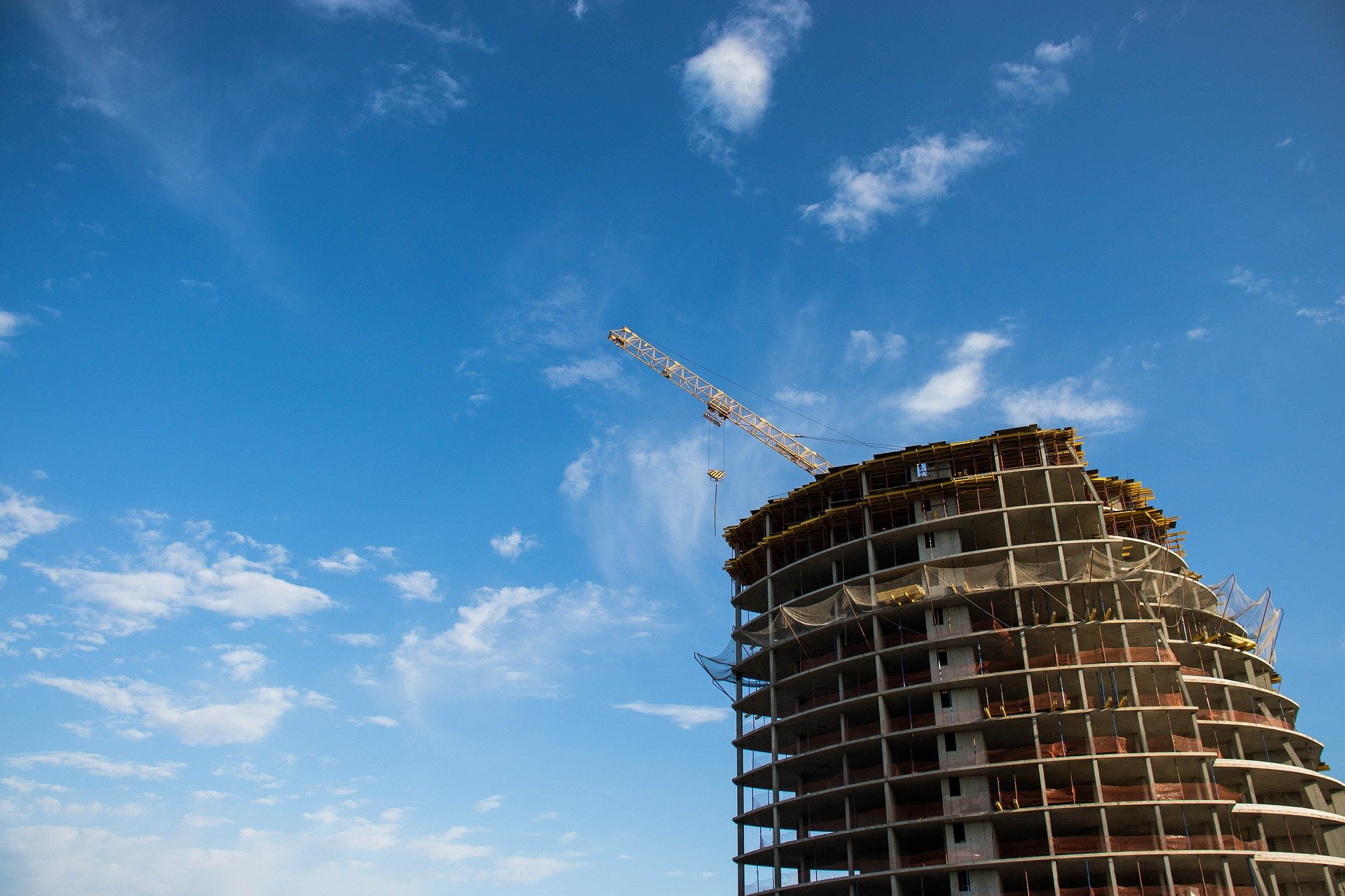 Rząd zmienia plany w sprawie patodeweloperki. Co to oznacza dla Polaków?