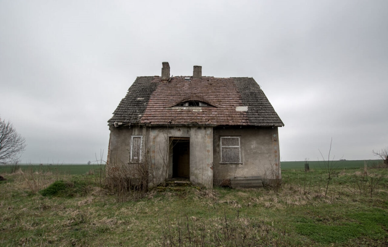 Polska wieś się wyludnia. Niezamieszkałych nieruchomości jest coraz więcej
