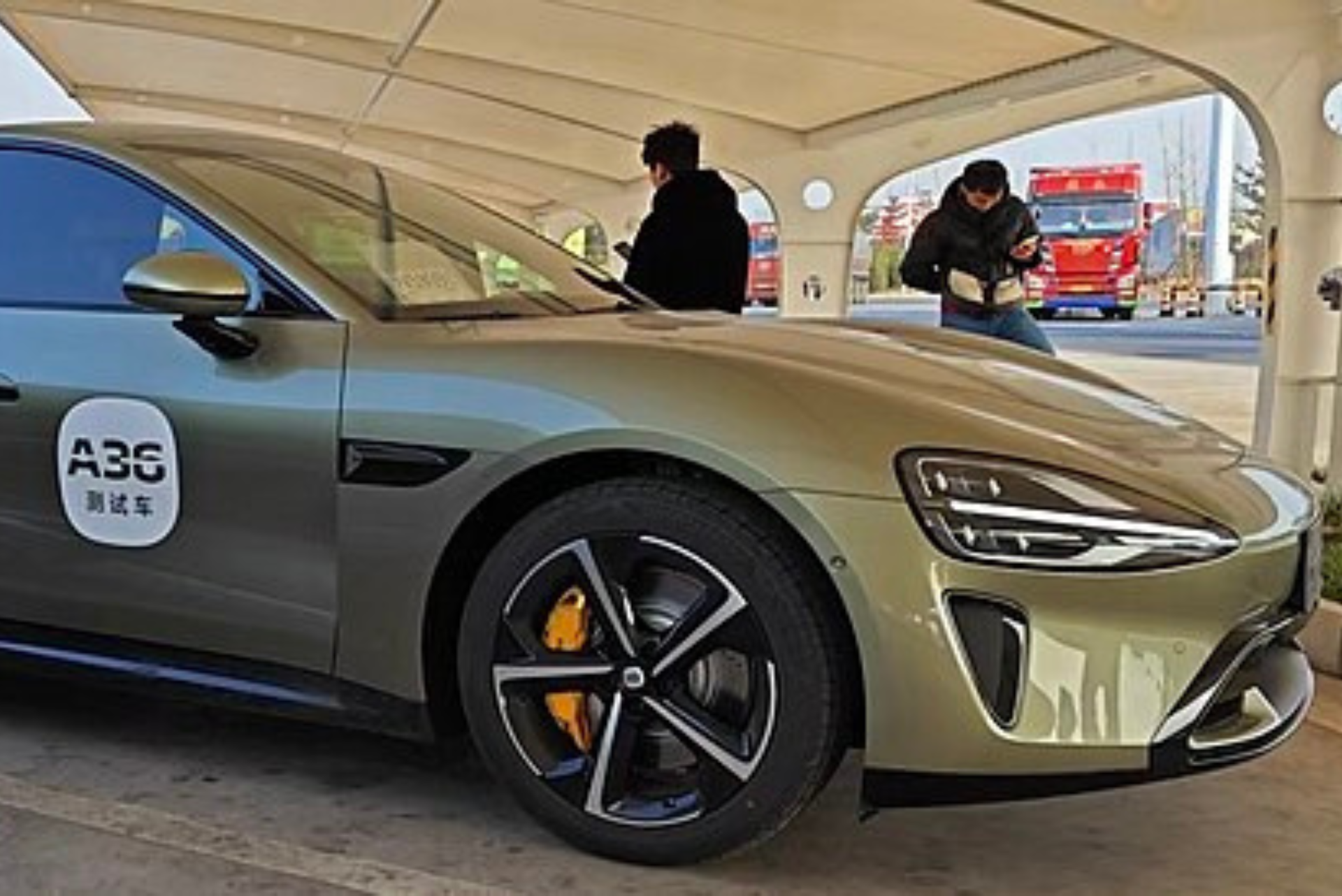 Xiaomi wprowadza na rynek EV. Apple swój projekt wyrzuca do kosza i stawia na AI. Która strategia zwycięży?