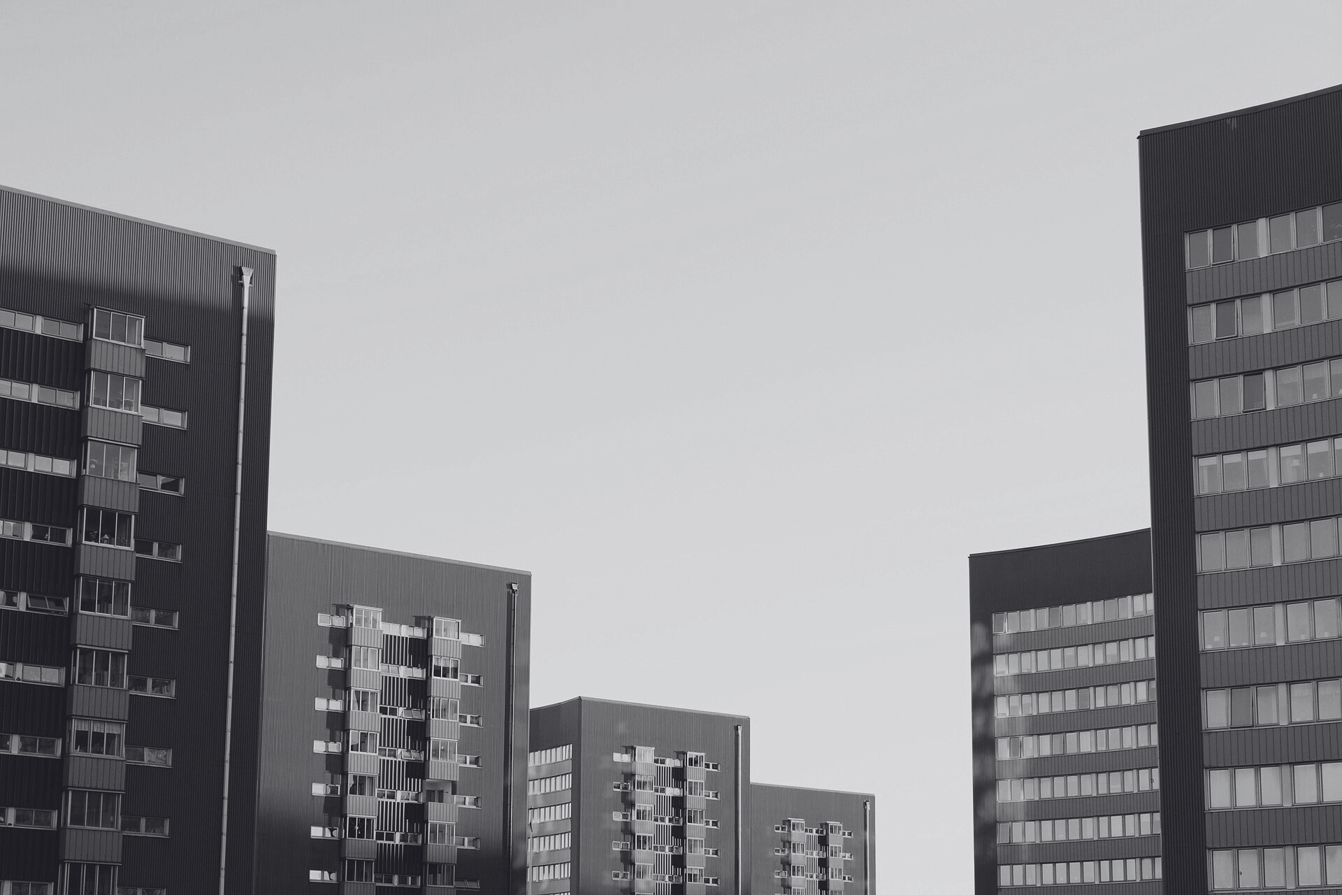 Mieszkanie na start dopychane kolanem mimo licznych sprzeciwów. Czego obawiają się obywatele?