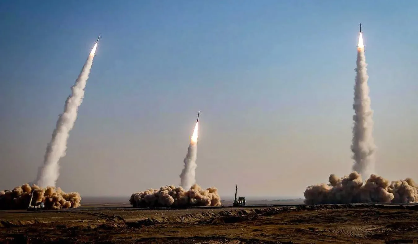 Kolejne fale pocisków w powietrzu. Bliski Wschód zamyka swoje niebo, odnotowano eksplozje