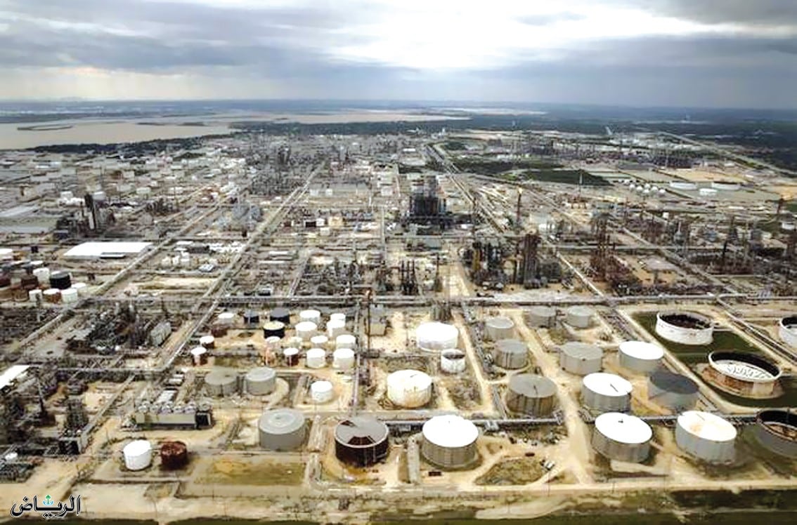 Wydobycie ropy, praca centrum danych zakłócona. Efekty burzy i „niepogody”