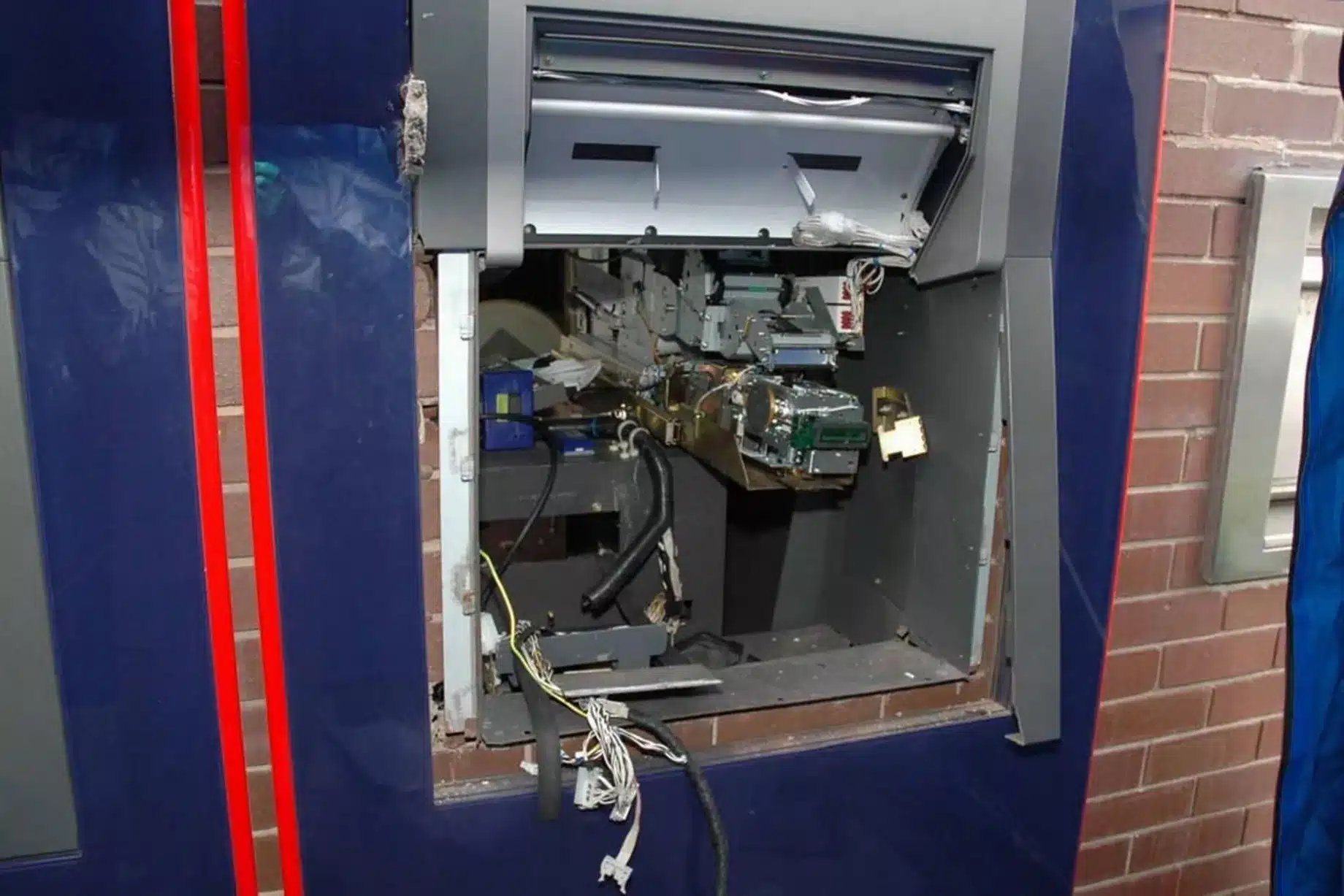 Fala ataków bombowych. Celem – bankomaty. Władze bezradne, chcą nowej ustawy