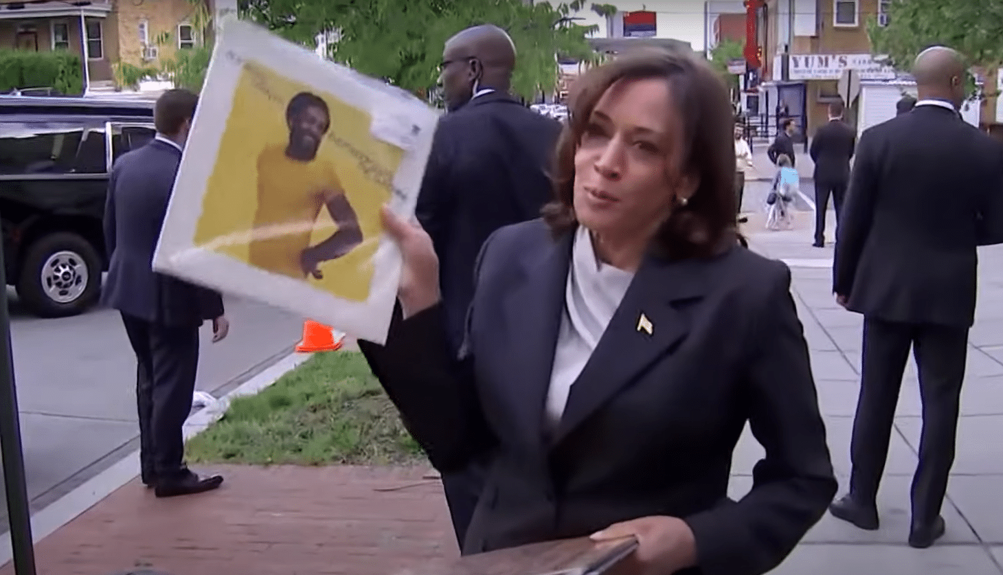 Kamala Harris zyskuje na popularności dzięki popkulturowym memom i viralom