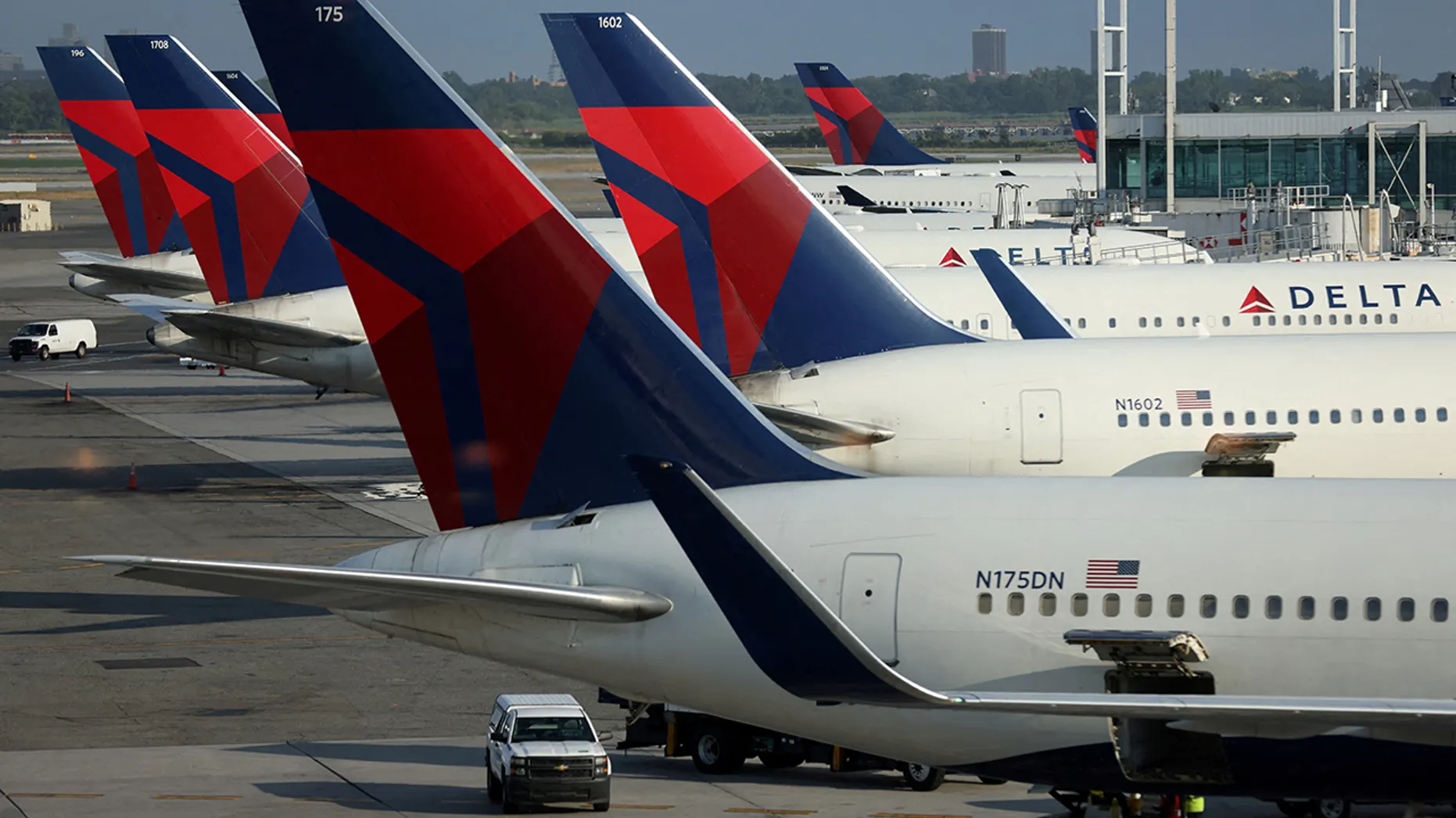Na noże: Delta Air Lines atakuje Microsoft, ten się odgryza. Kłótnia o ogromne kwoty