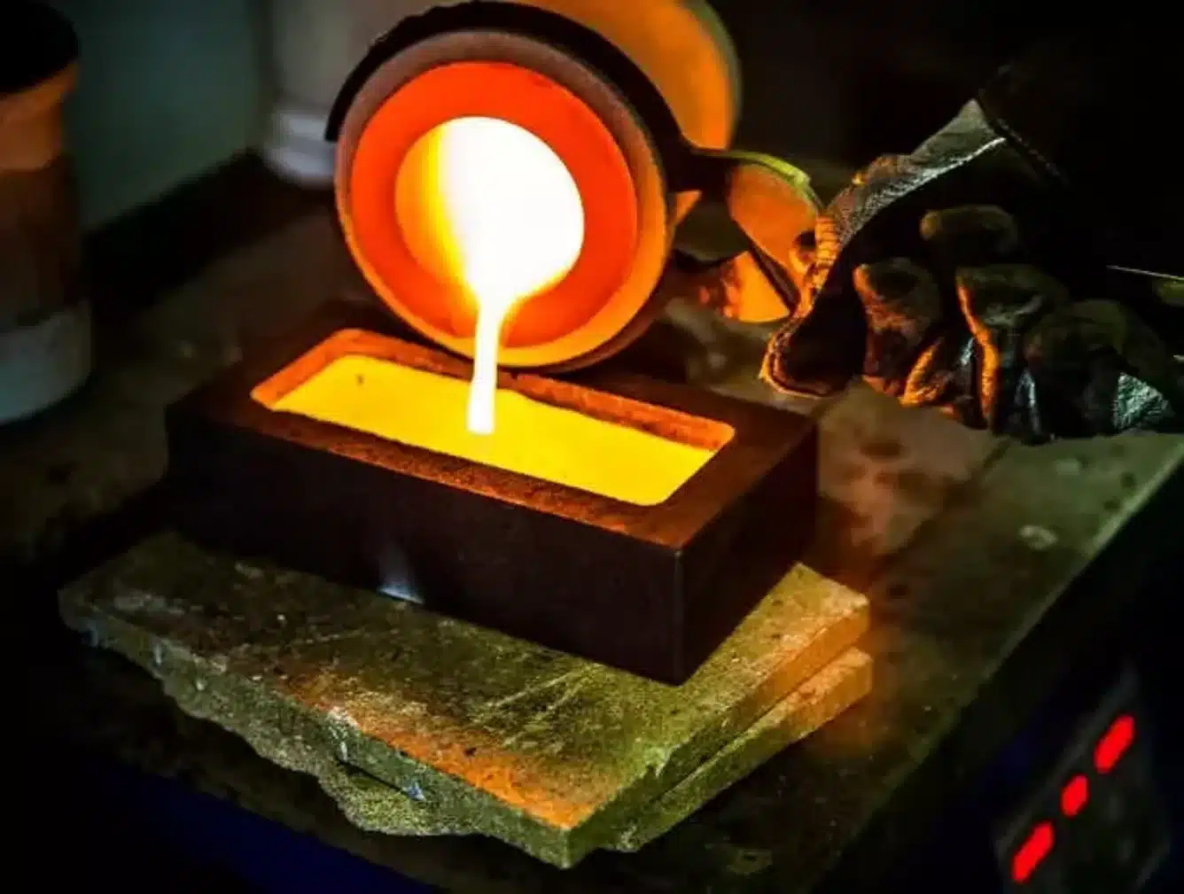 Nowy kraj rozpoczyna rafinację złota. Przetasowania na bliskowschodnim rynku kruszców?