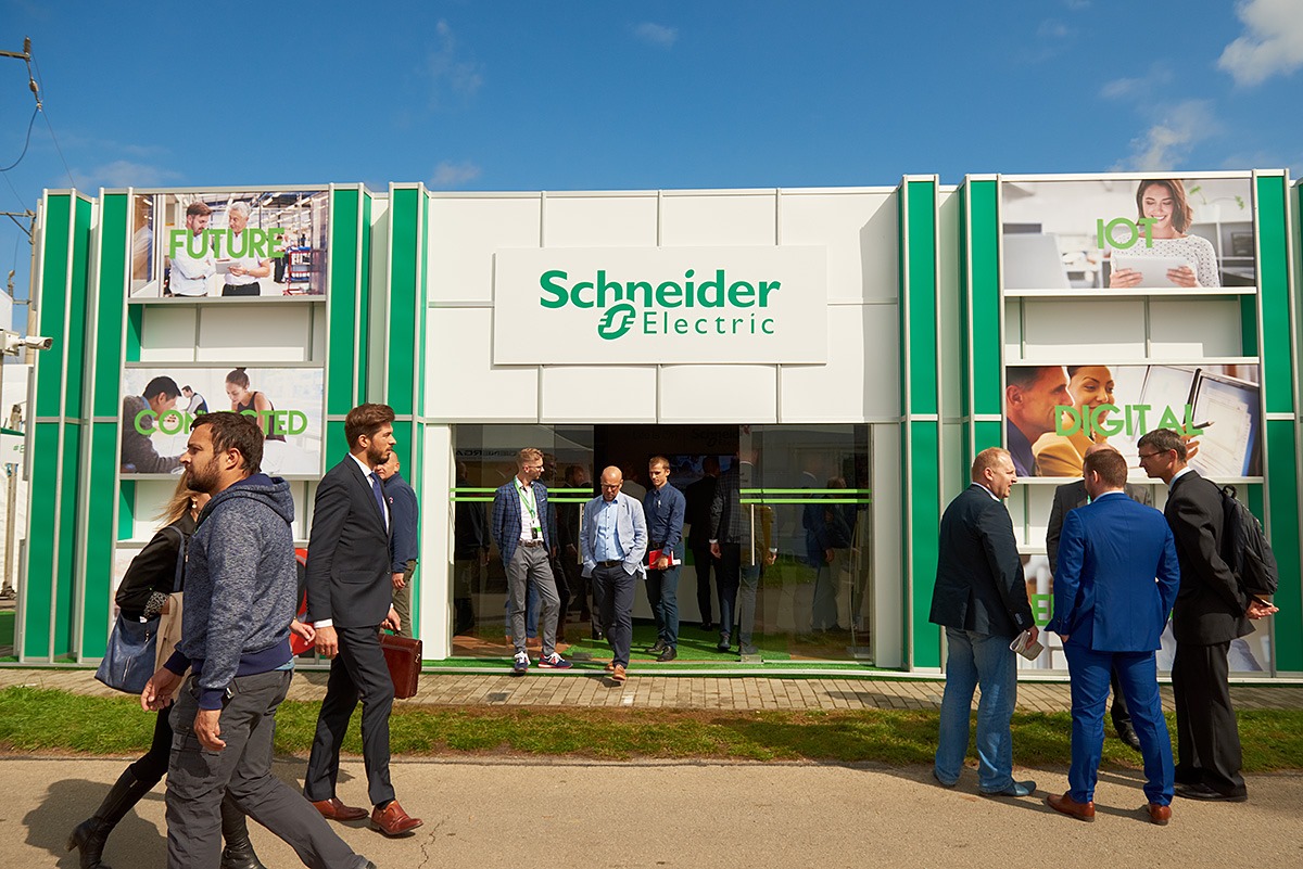 Schneider Electric przedstawia klucz do skutecznego chłodzenia centrów danych z AI